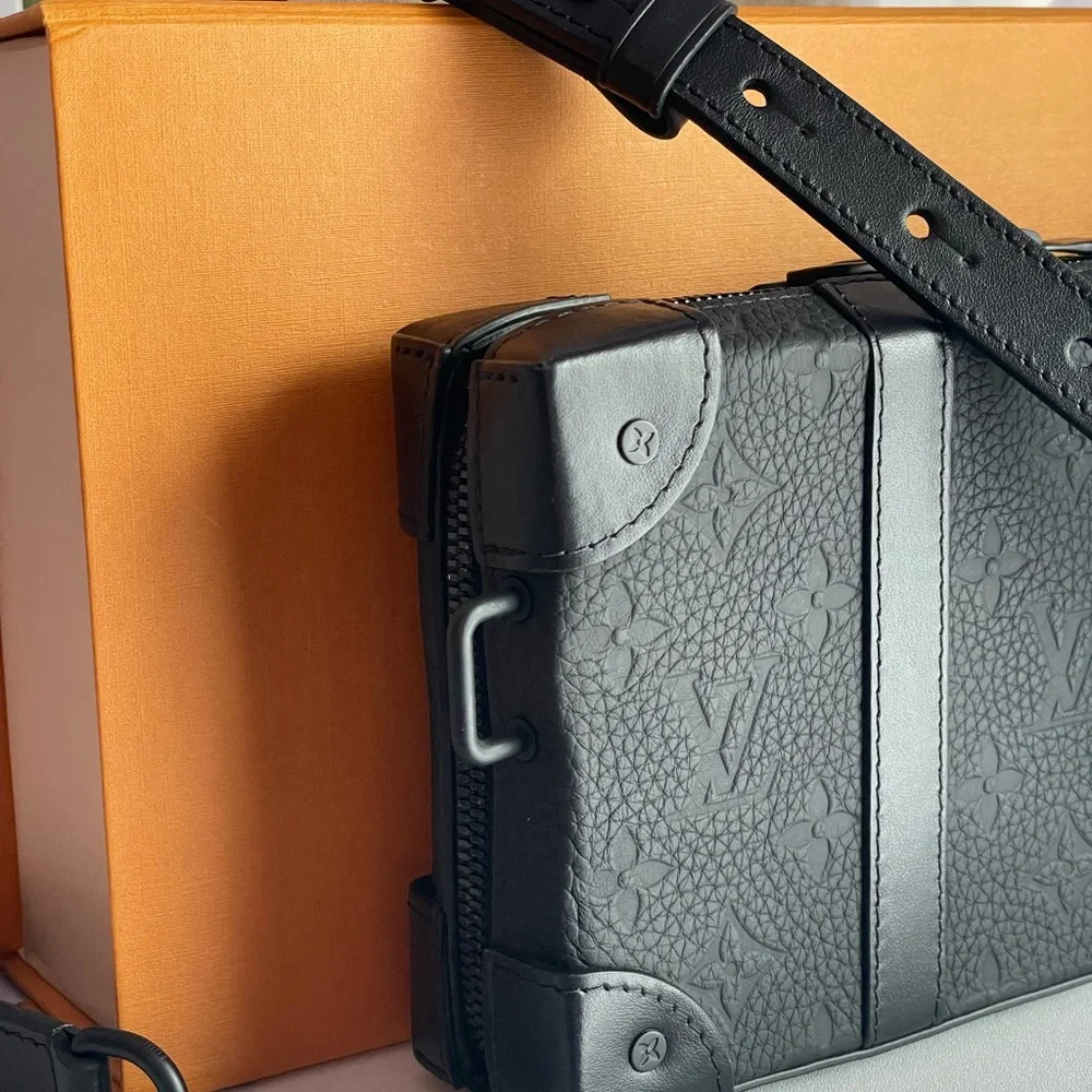 PRISTINE Louis Vuitton 2018 Taiga Bifold Wallet YV in Black Leather w/ box & bag